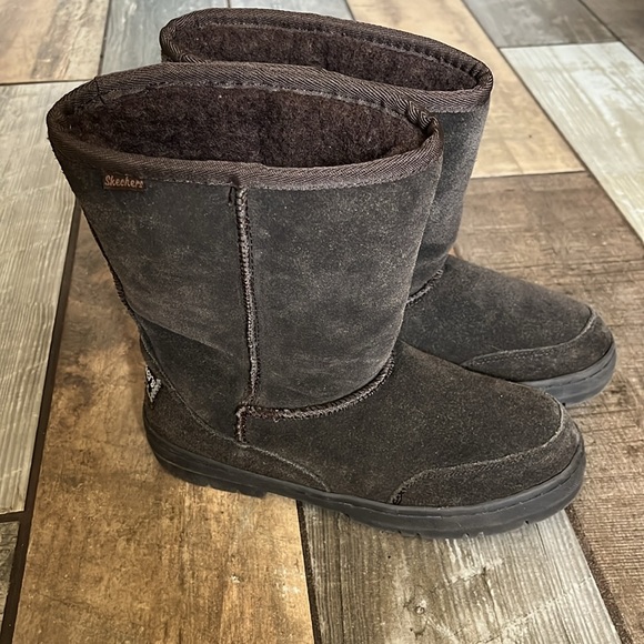 NWT size 7 Skechers suede boots - Picture 4 of 5